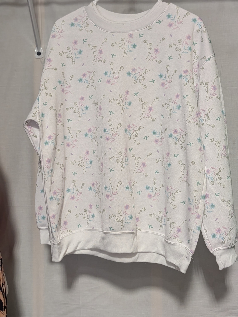 Vintage Jaclyn Smith White Floral Crewneck Sweatshirt